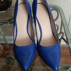Royal blue patent leather pump.